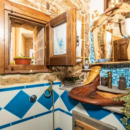 Apartamento Sa Dommu De Su Maistru 'e Linna_sa Mola_ Baunei
